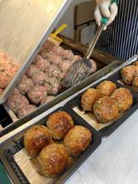【韓国旅行】 望遠市場の食べ歩きグルメ肉汁ジューシー"トッカルビ"