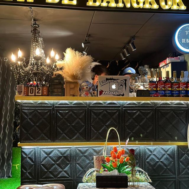 Tone Byrdth De Bangkok  นั่งชิคๆแบบมีสไตล์