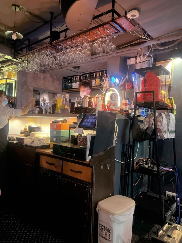 駐場live band🎤 浪漫情調高質餐廳💕