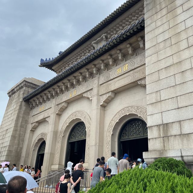 來中山陵緬懷一代偉人
