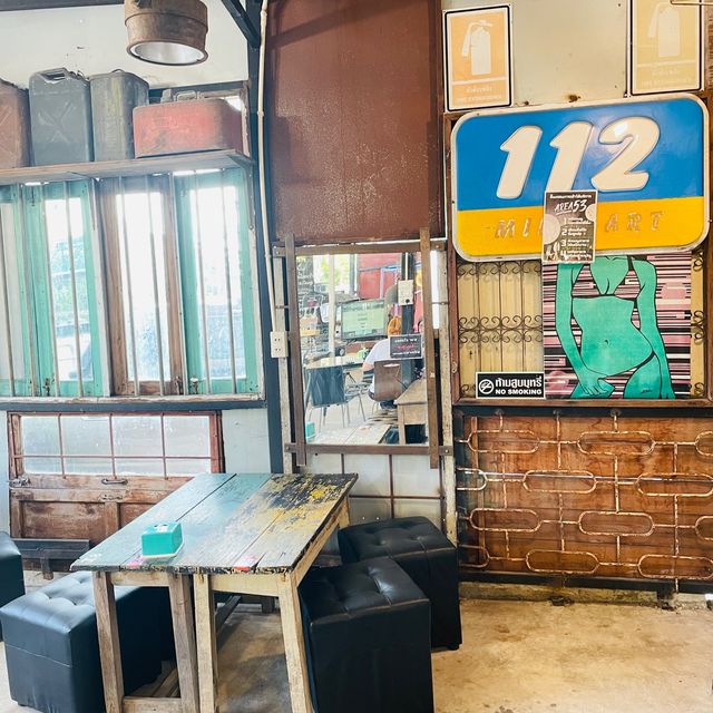 Area 53 ร้านวินเทจริมคลอง