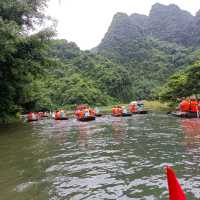 ล่องเรือฮาลองบก ลอดถ้ำชมวิว เวียดนาม