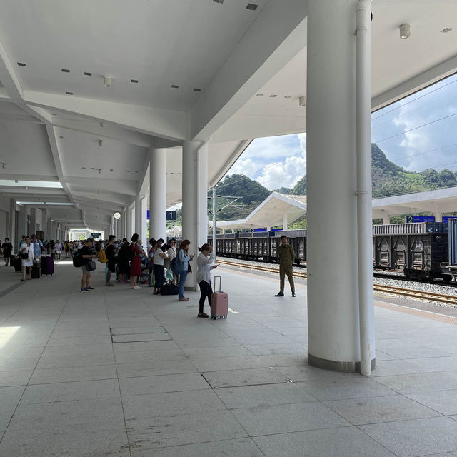 中国ラオス鉄道でヴァンビエンへの一泊旅