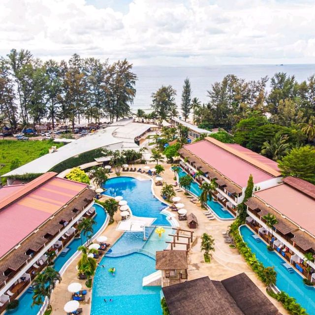 ที่พักภูเก็ตหาดบางเทา ติดทะเล พร้อม บีชคลับสุดจึ้ง