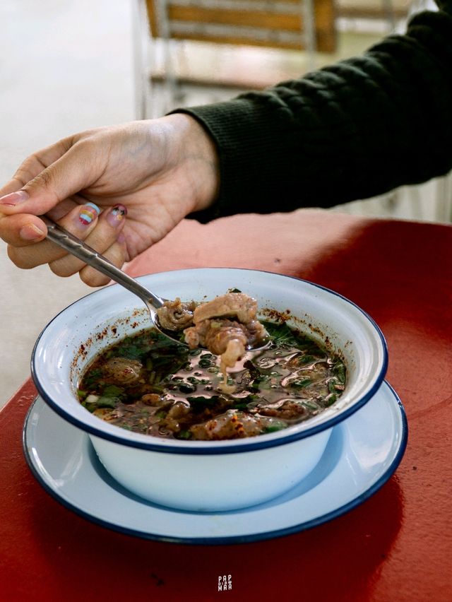 ร้านอาหารอีสานสุดแซ่บและเสต็กเนื้อดรายเอจ
