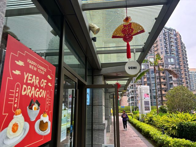 將藍踩單車享受海景