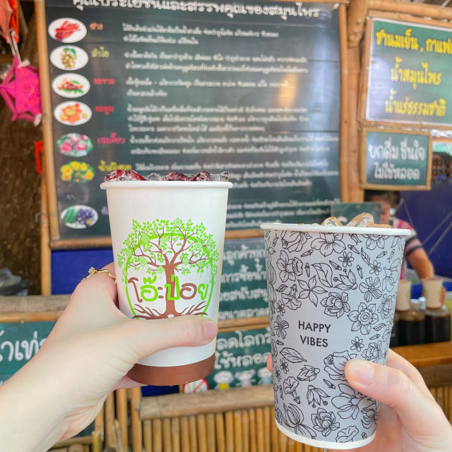 โอ๊ะป่อย - ตลาดเช้าริมธาร 🍃🌱💚