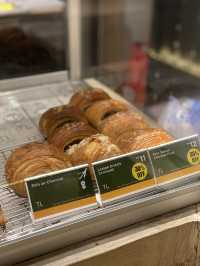 Hipster cafe with fantastic foods! 