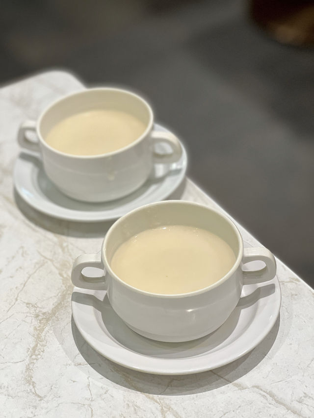 《佐敦抵食二人套餐 必試特色酸忌廉煙肉薯條》