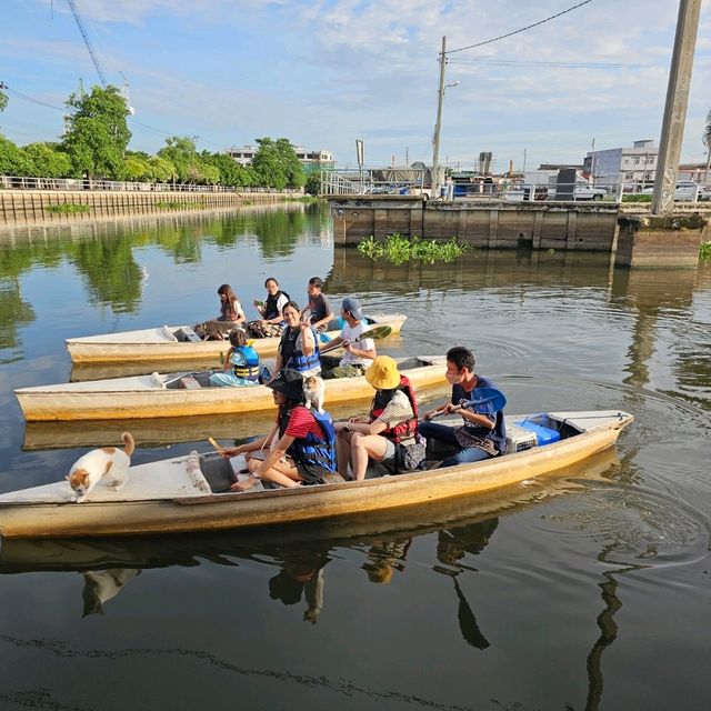 นั่งเรือแมวฮีลใจ ในกรุงเทพ