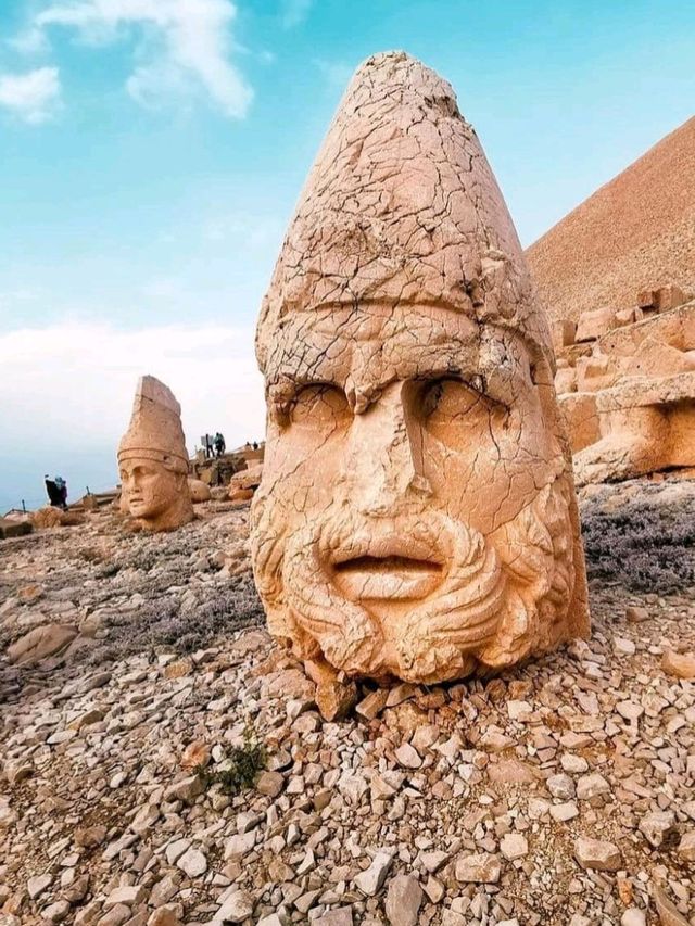 🌄 Marvel at Mount Nemrut: A Journey into Ancient Majesty 🌄