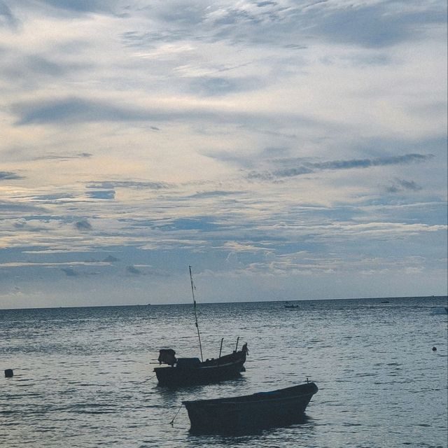 หาดลับที่ไม่ลับมาก Vibes ดี ในพัทยา
