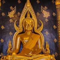 สักการะพระพุทธชินราช พิษณุโลก