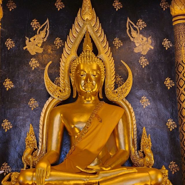 สักการะพระพุทธชินราช พิษณุโลก