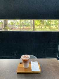 Yellow Submarine คาเฟ่ลอฟต์ ปูนเปลือย
