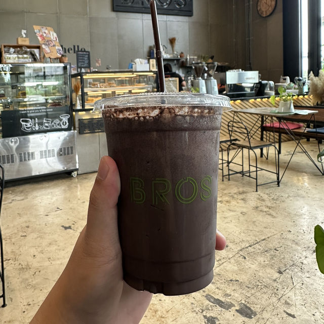 B R O S CAFE BOWIN 