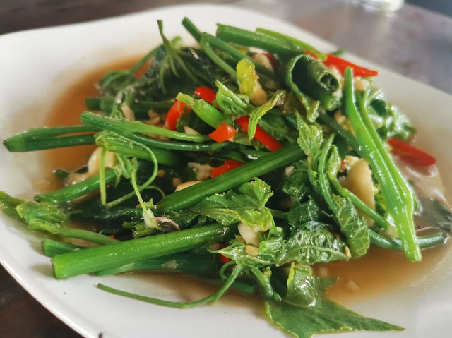 ”บ้านชิดลมบางปู“ ร้านอาหารติดทะเลย่านบางปู