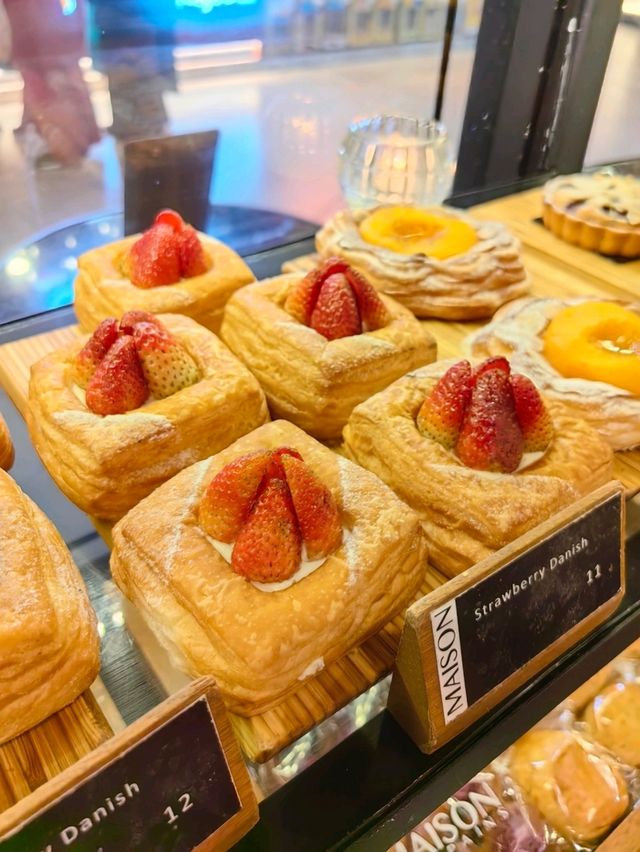 Maison Des Pains, Freshly Baked Pastries in Tropicana Gardens Mall