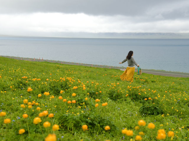 《サイラム湖》花が咲き乱れる湖のほとり