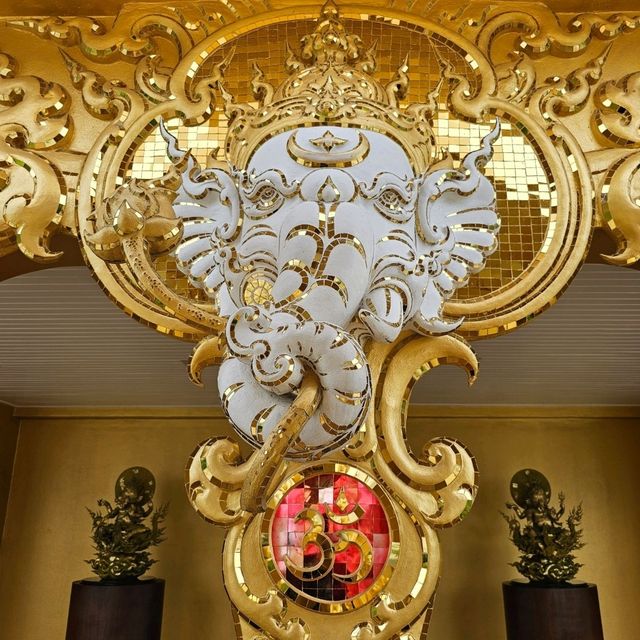 เที่ยวเชียงราย ไหว้พระวัดร่องขุ่นสวรรค์บนดิน