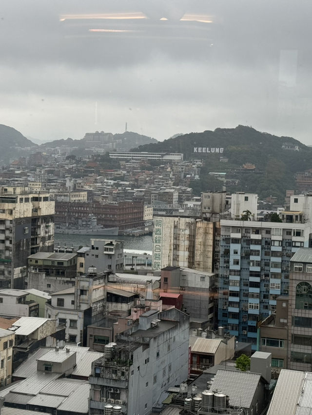不用20秒直攻山頂，平台設有「 天空步道 」