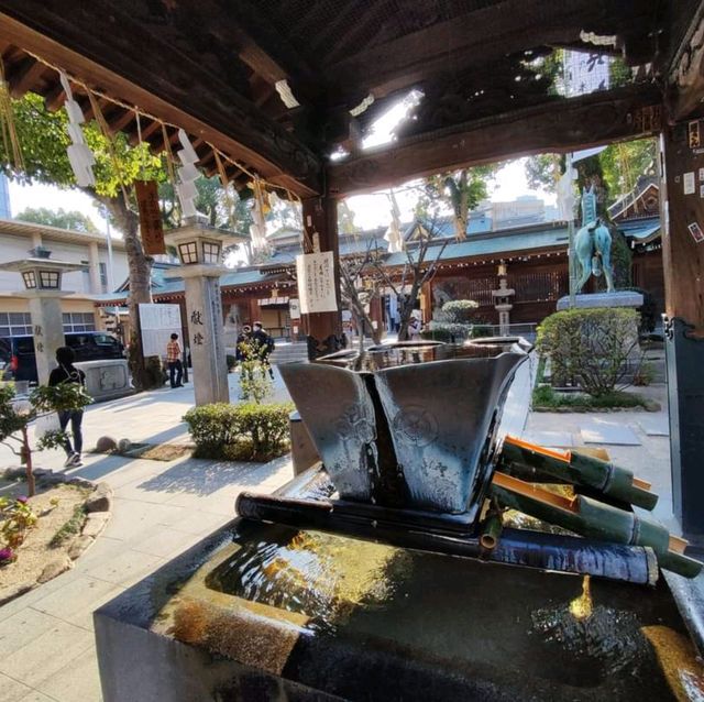 ศาลเจ้าเก่าแก่เมืองฟุกุโอกะ อายุกว่า 1,300 ปี
