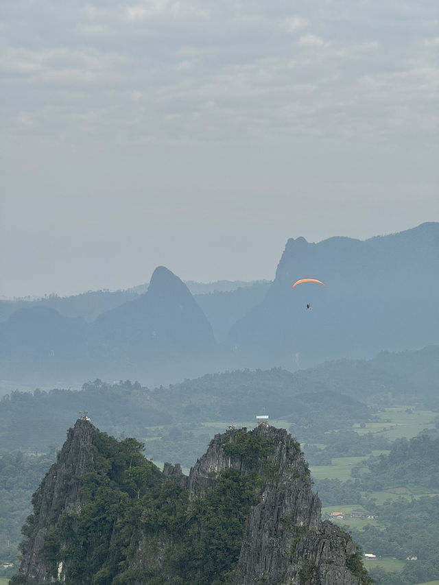 ผาหนามไซ | วังเวียง ⛰️🌤️🌳🇱🇦