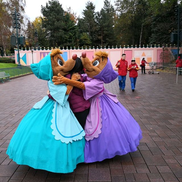 Pamper your wife as a princess and visit Paris DisneyLand