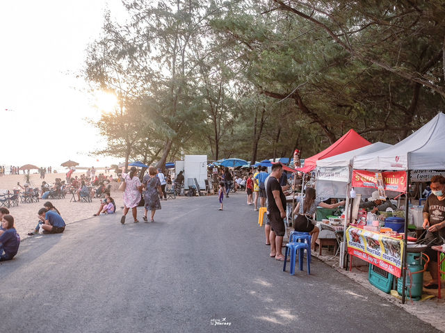เดินเล่นสุดชิล หาของกินริมหาดแหลมเจริญ ระยอง