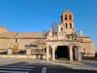 古代ローマの建物にある教会