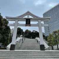 ศาลเจ้าฮิเอะที่มีเสาโทริอิเรียงรายอีกแห่งในโตเกียว