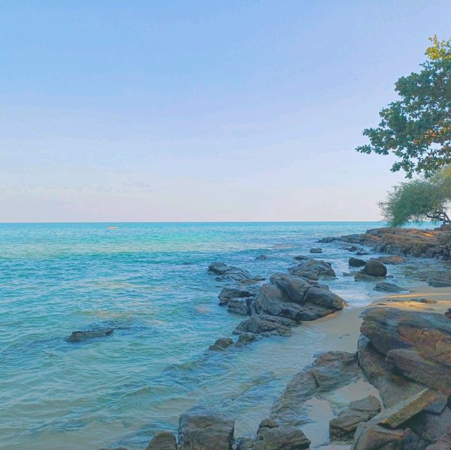 泰國沙美島最大的海灘景點:鑽石海灘。適合休閒娛樂游泳拍照📸