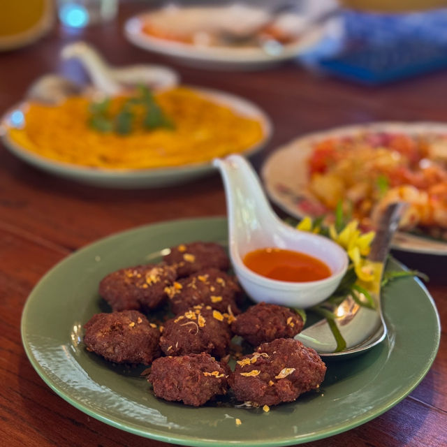 ร้านลับริมลำธาร Riverhouse Cafe Phangnga