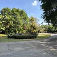 Sri Nakhon Khuen Khan Park Parking