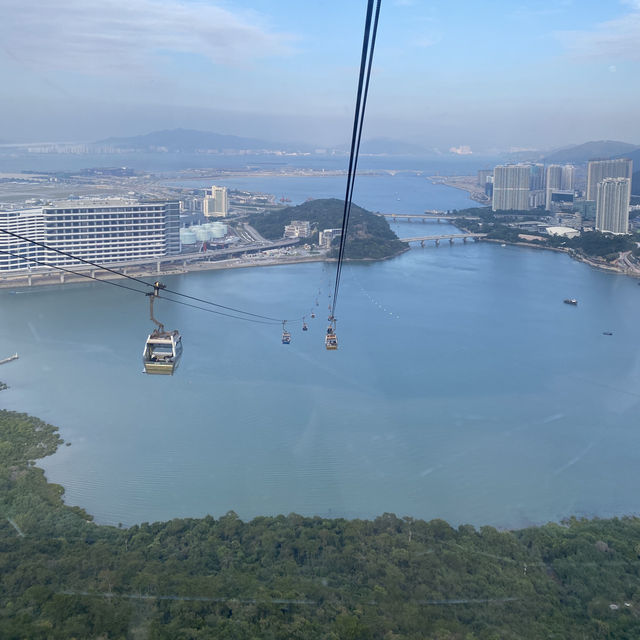 นั่งรถบัสจากสนามบินไปกระเช้า Ngong Ping 36