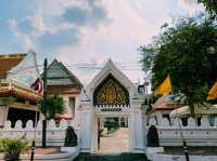 泰國曼谷皇家古跡寺廟景點:Wat Nang Nong，白色莊嚴肅穆建築，適合打卡拍照📸