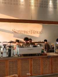 Serene House คาเฟ่บางแสนวิวทะเลสาบ