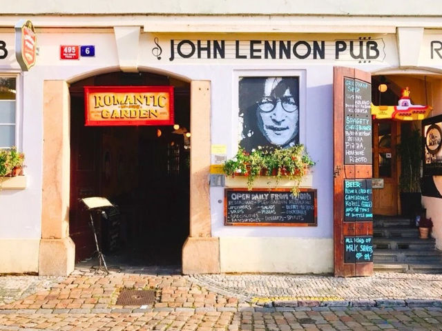 【チェコ/プラハ】歴史的名所！＊ジョンレノンの壁（Lennon Wall）＊