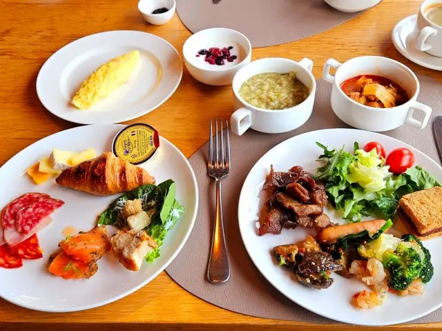 เราได้ทานอาหารเช้าที่แสนอร่อยที่ The SEAES Hotel and Resort