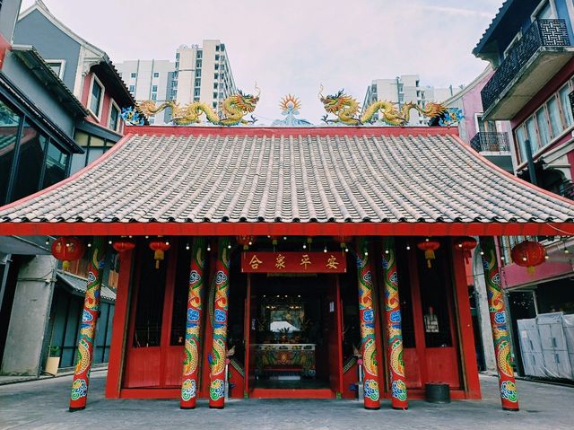 泰國曼谷市中心老城區唐人街著名華人文化古跡寺廟景點：老噠叻本頭公媽廟，祈福非常靈驗，適合打卡拍照📸祈福