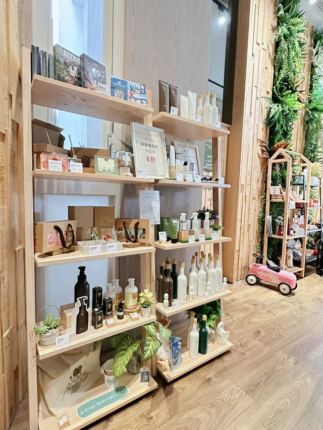 用不同的視角走進台中逢甲 ⸝⸝⸝二八樹巷藝術文旅 ⸝⸝⸝