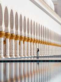 Sheikh Zayed Grand Mosque: An Icon of Architectural Splendor and Majestic Craftsmanship.