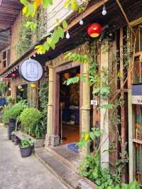 Naam 1608  ถนนทรงวาด