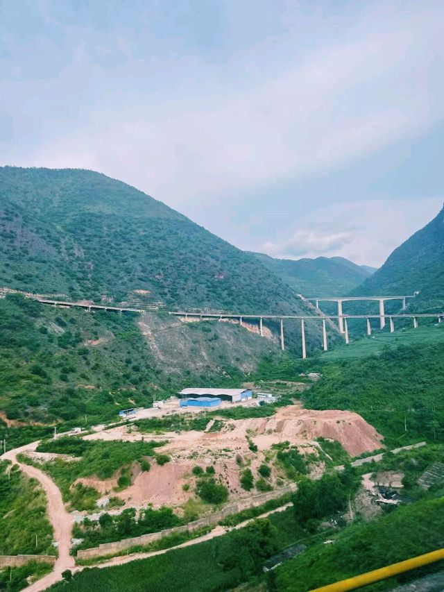 中國雲南怒江著名景點：怒江大橋，適合打卡拍照📸