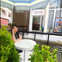 Sirene Café & Restaurant: A Charming Photo-Perfect Spot