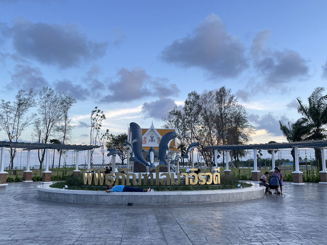 เกาะลอย หาดแสนสุขลำปำโฉมใหม่