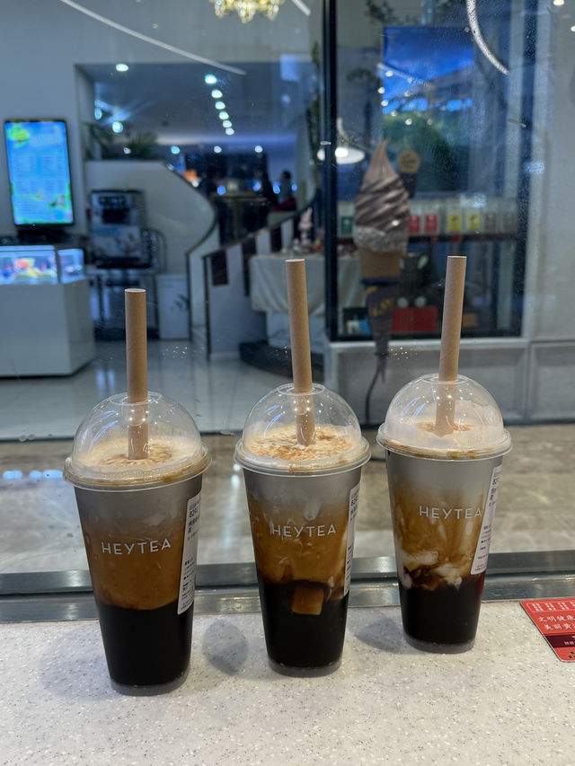 쫀쫀한 치즈폼이 올라간 HEYTEA