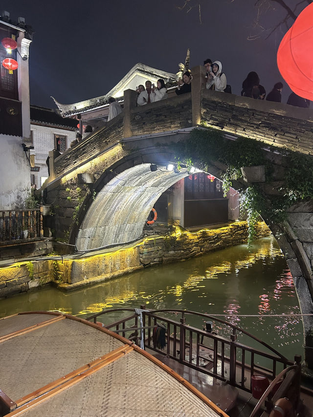 Wandering the Waterways of Zhouzhuang – A Day Trip Diary