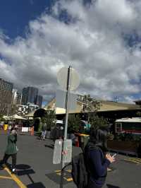 🇦🇺🇦🇺Queen Victoria Market**（簡稱QVM）是**墨爾本最大、最古老的露天市場🚞🌠🗺️🤩
