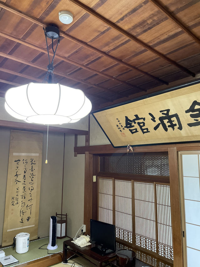 【群馬】創業500年 茅葺き屋根の重厚な玄関